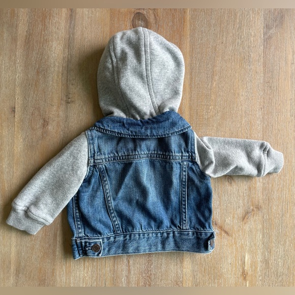 0-6M Gap Baby Jean / Denim Jacket with Soft Knit Heather Gray Hood and Sleeves - Picture 2 of 7